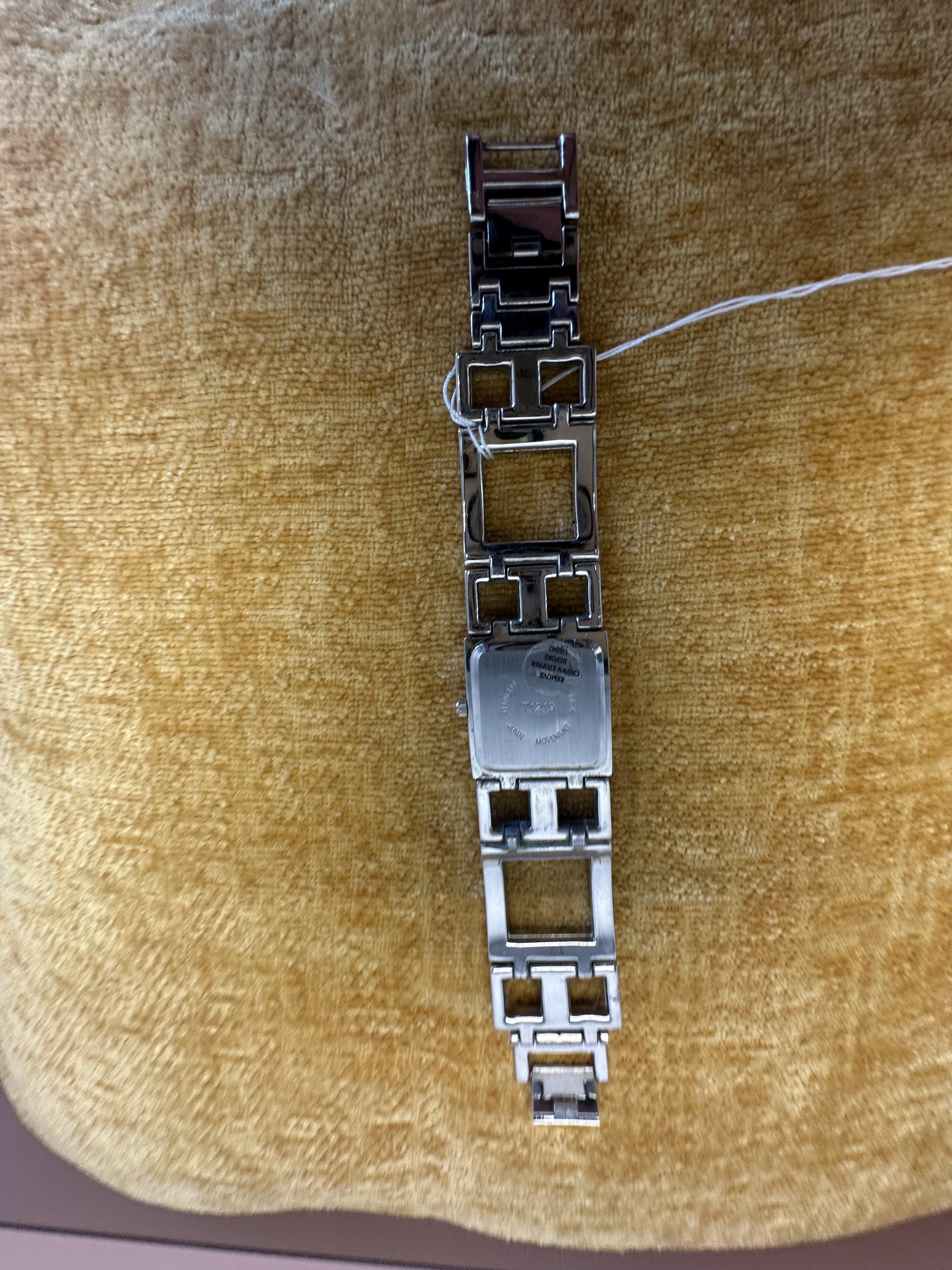 Unbranded Geometric Link Bracelet Watch - angle 2