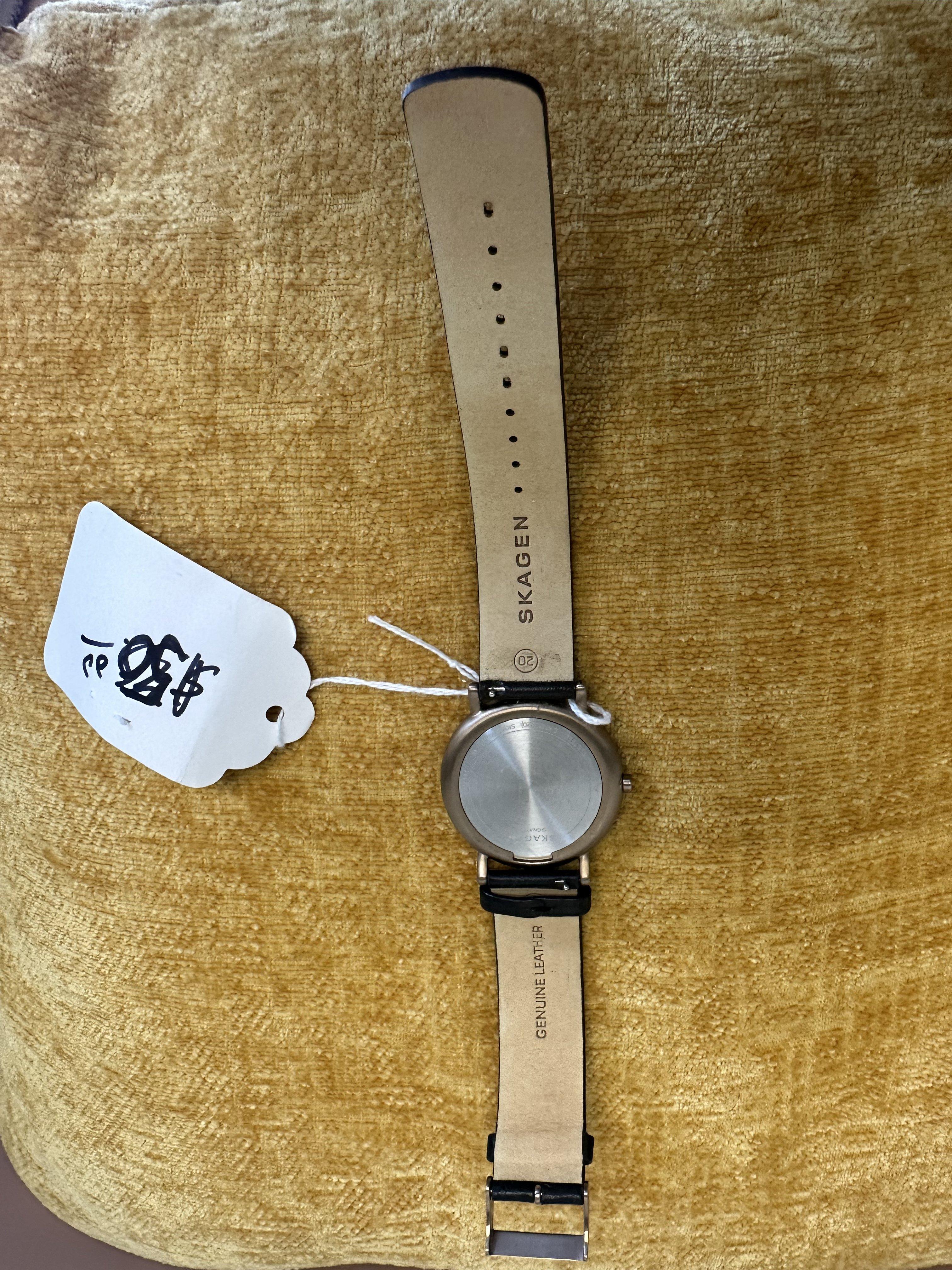 Skagen Minimalist Round Dial - angle 2