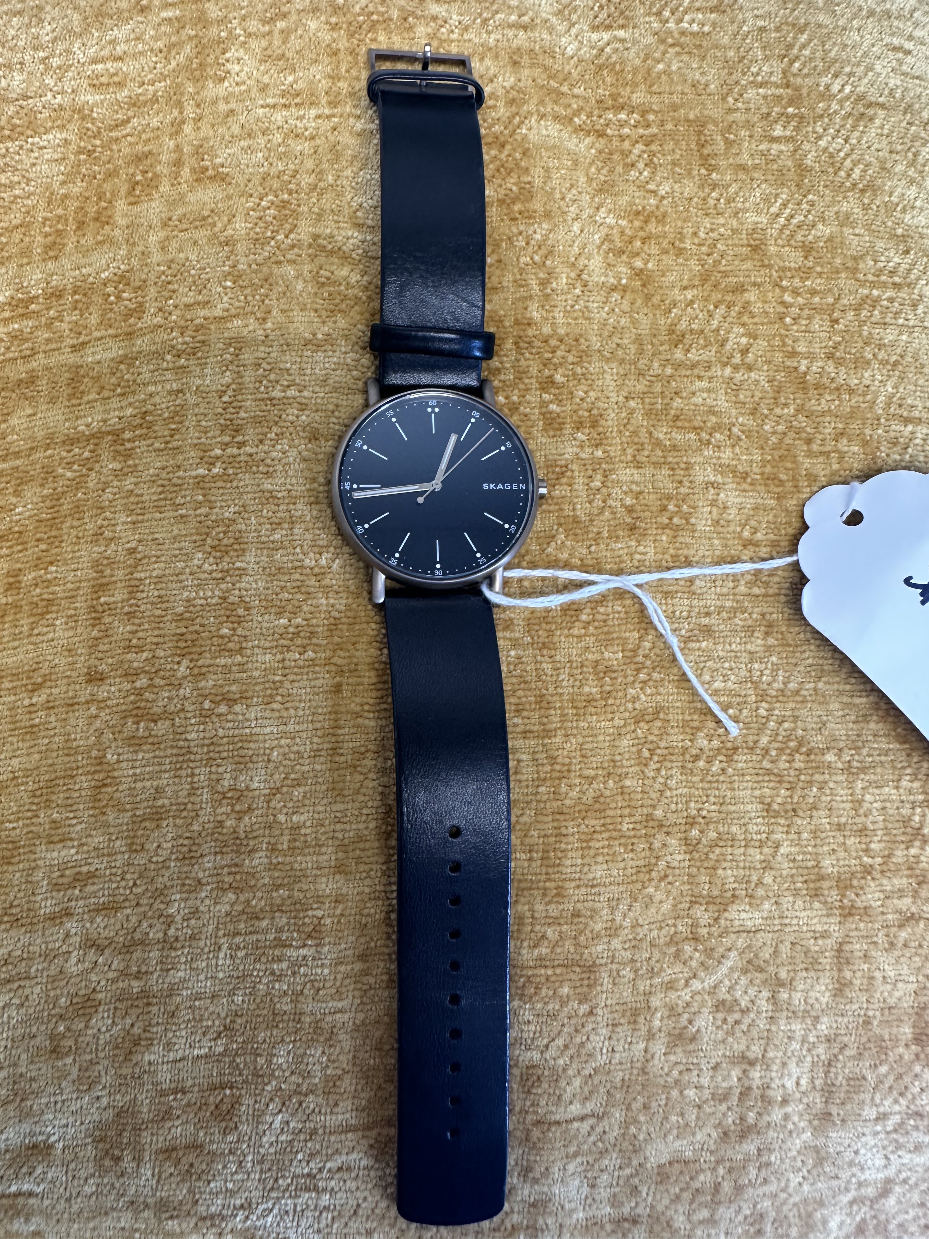 Skagen Minimalist Round Dial - angle 1
