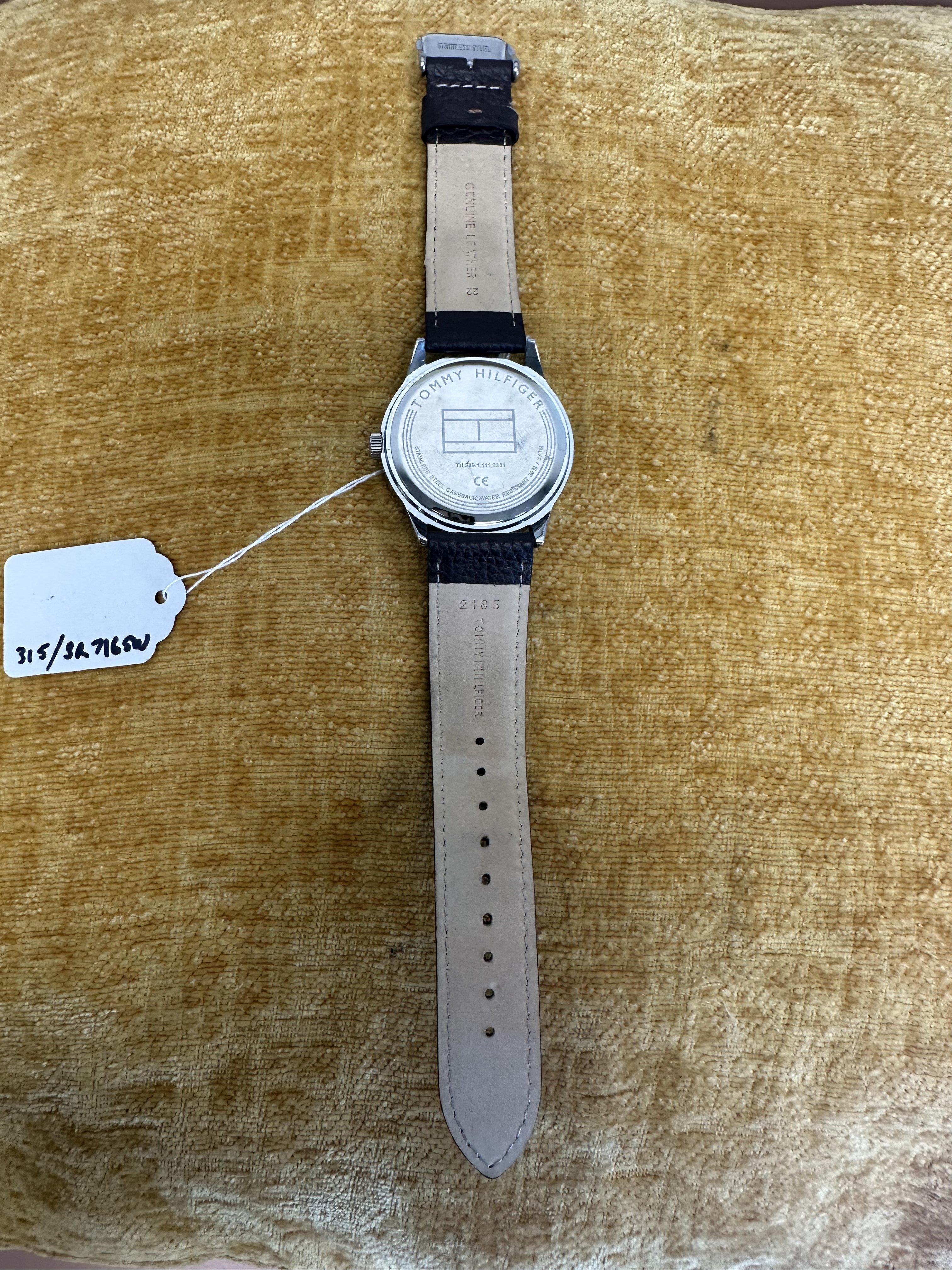Tommy Hilfiger Field Watch Style - angle 2