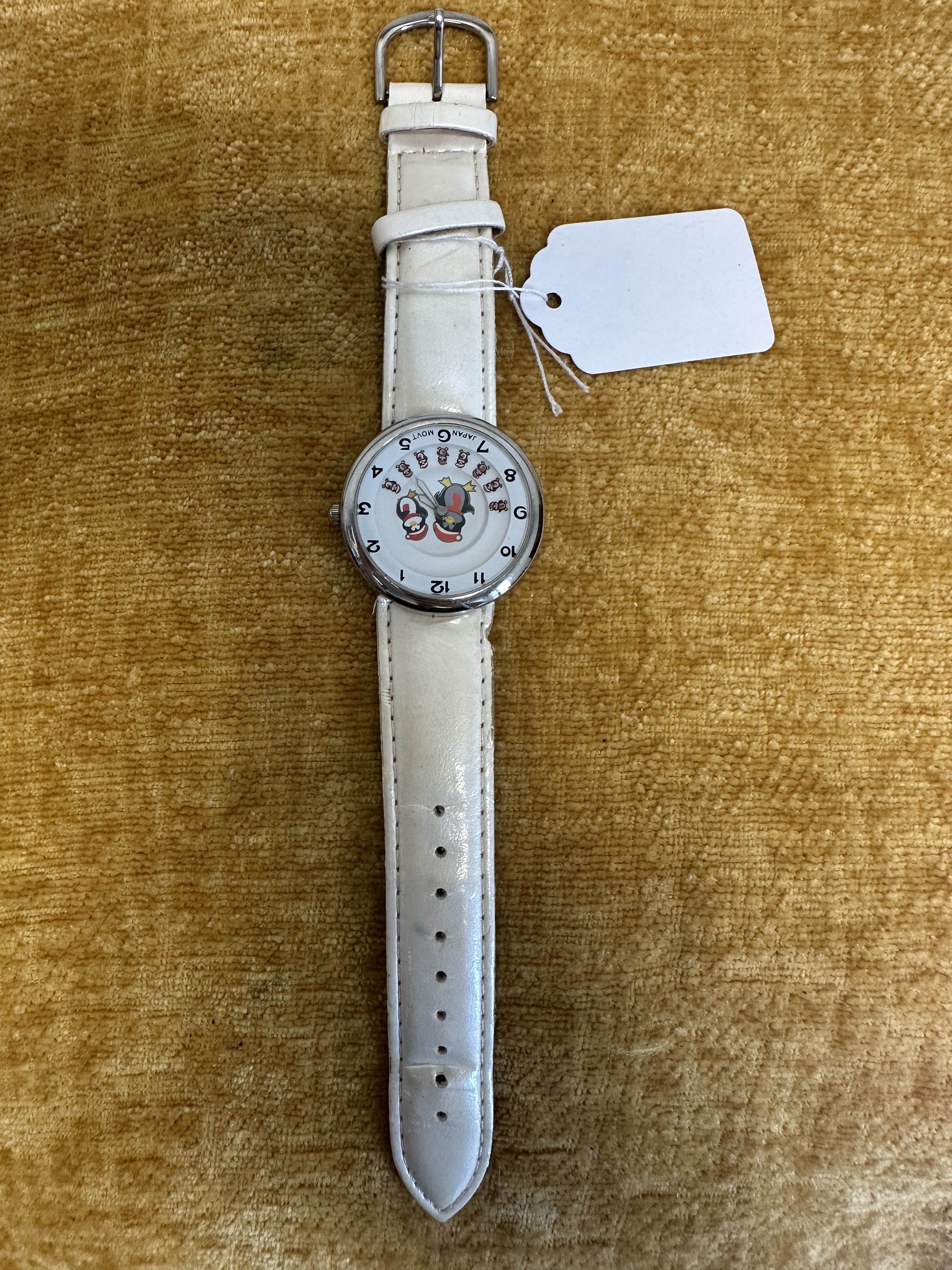 Mary-Kate and Ashley Character Watch - angle 1
