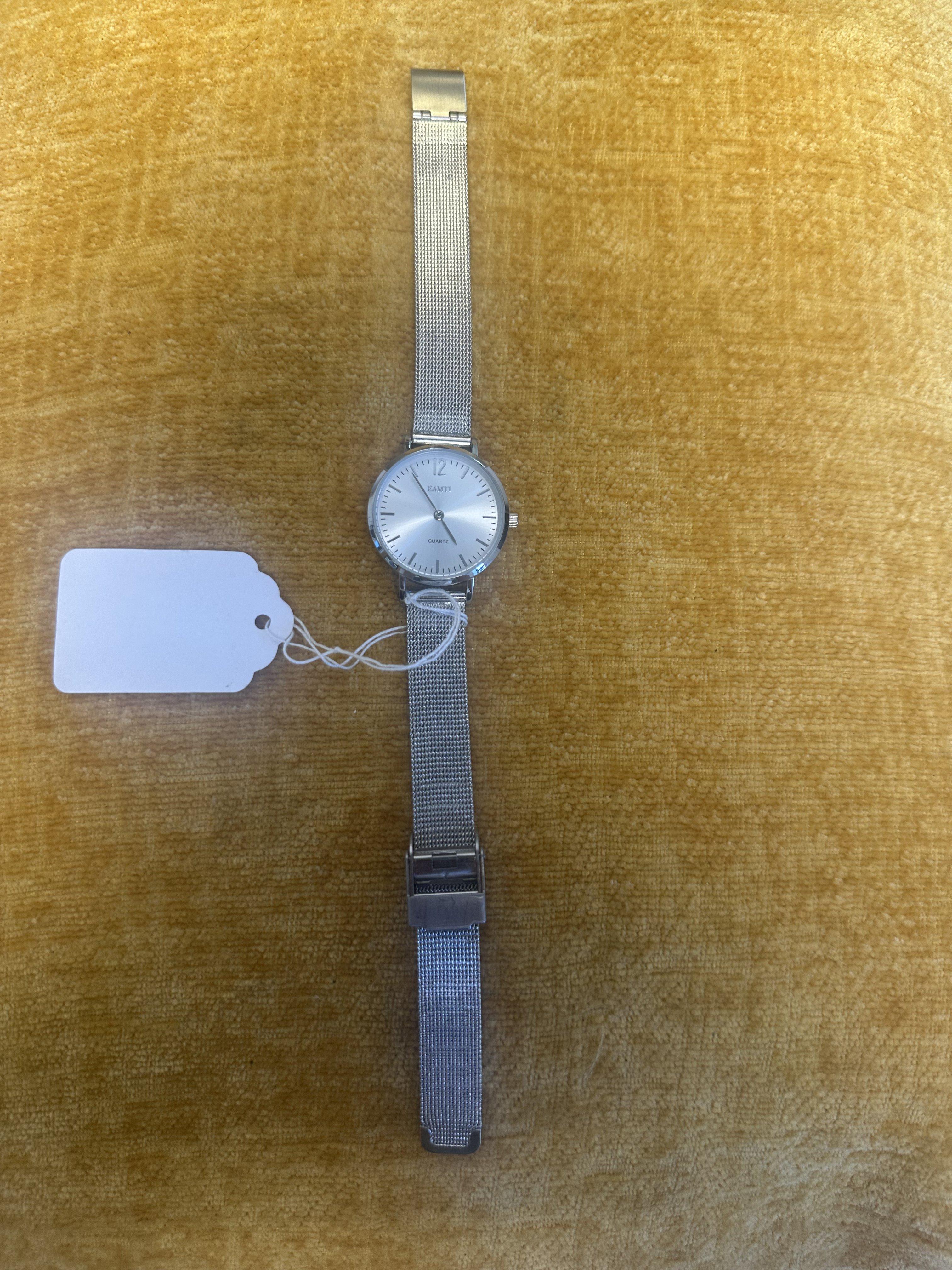 MVMT Minimalist Quartz - angle 1