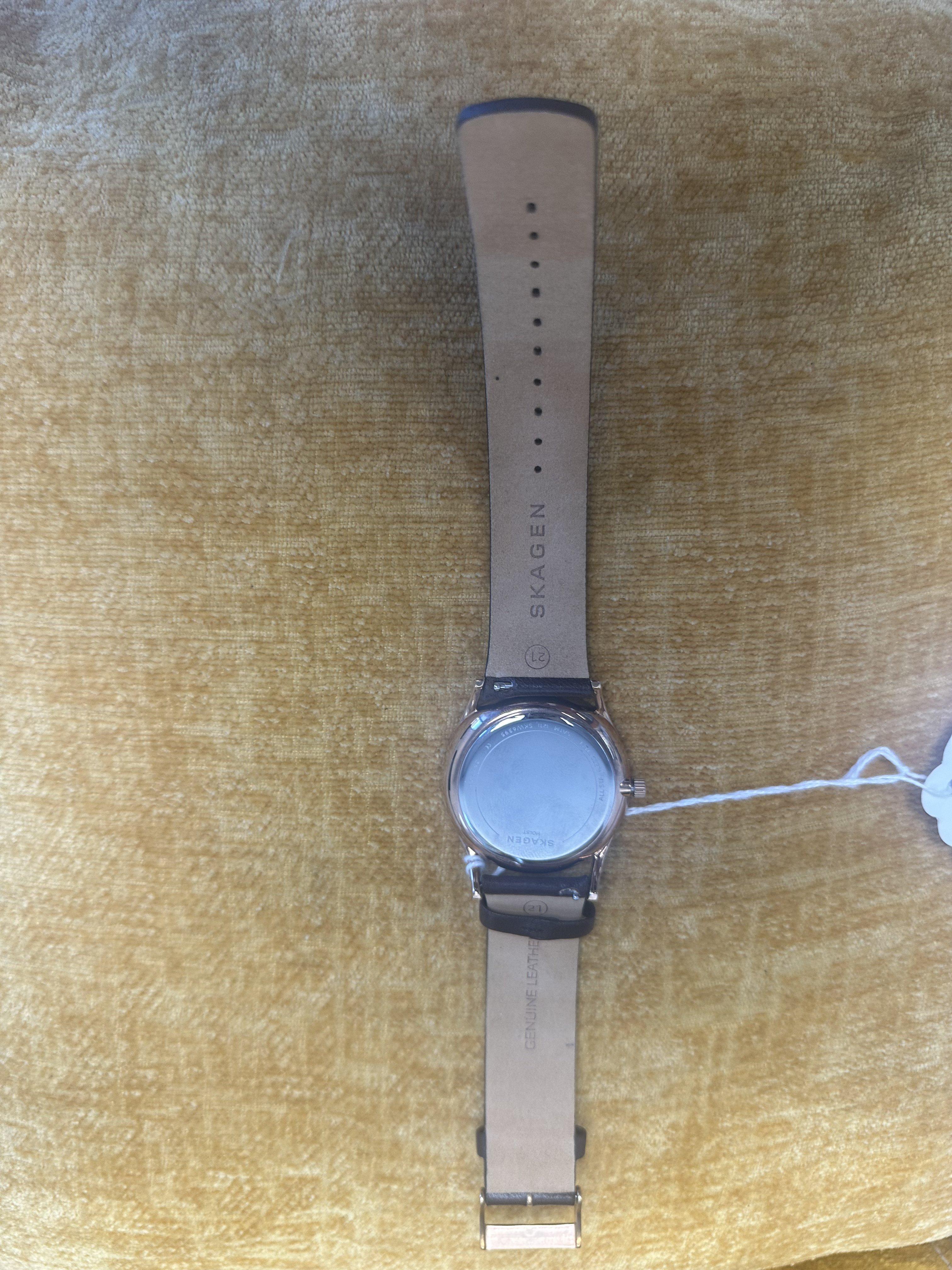Skagen Minimalist Date Watch - angle 2