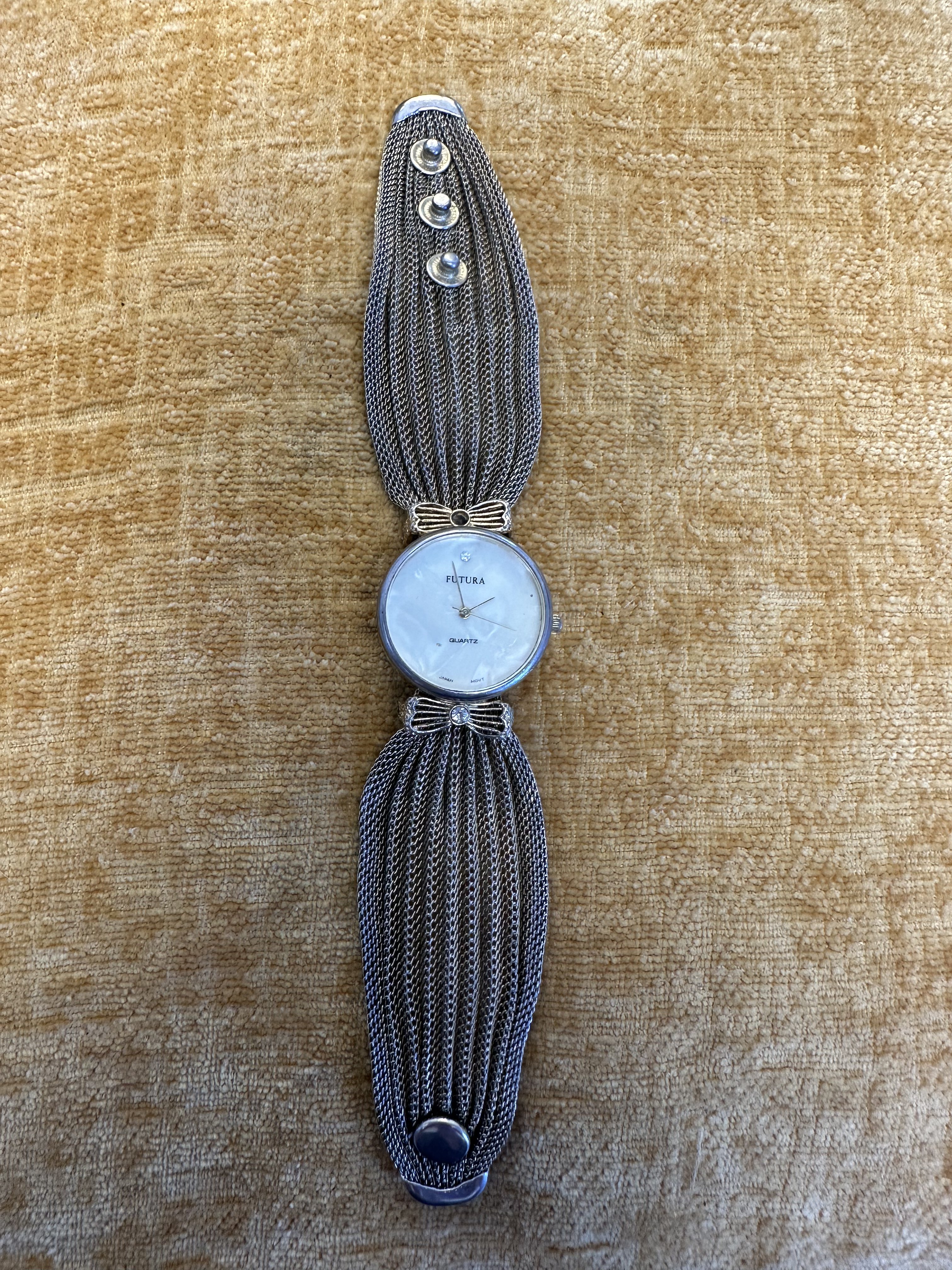 FUTURA Mesh Bracelet Fashion Watch - angle 1