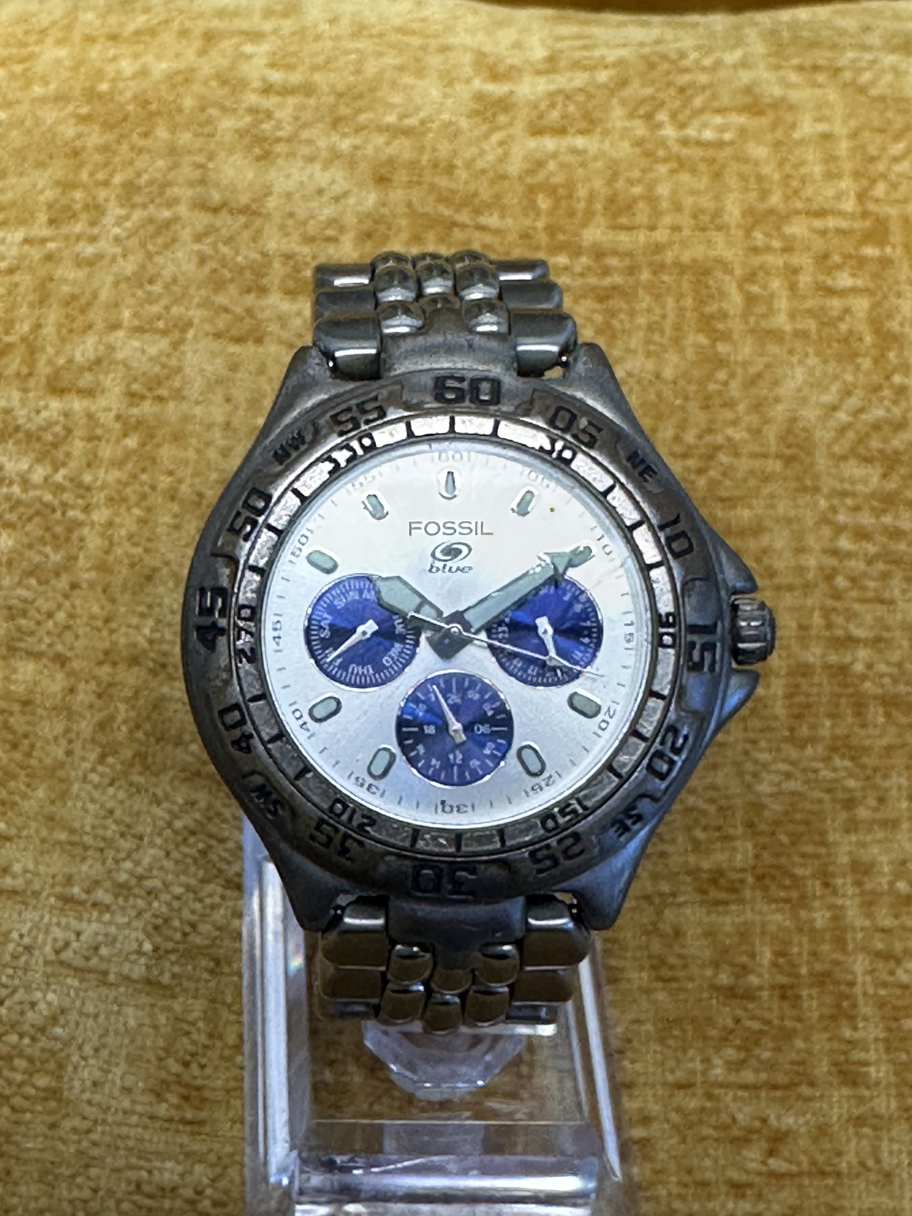 Fossil Blue Chronograph - angle 1