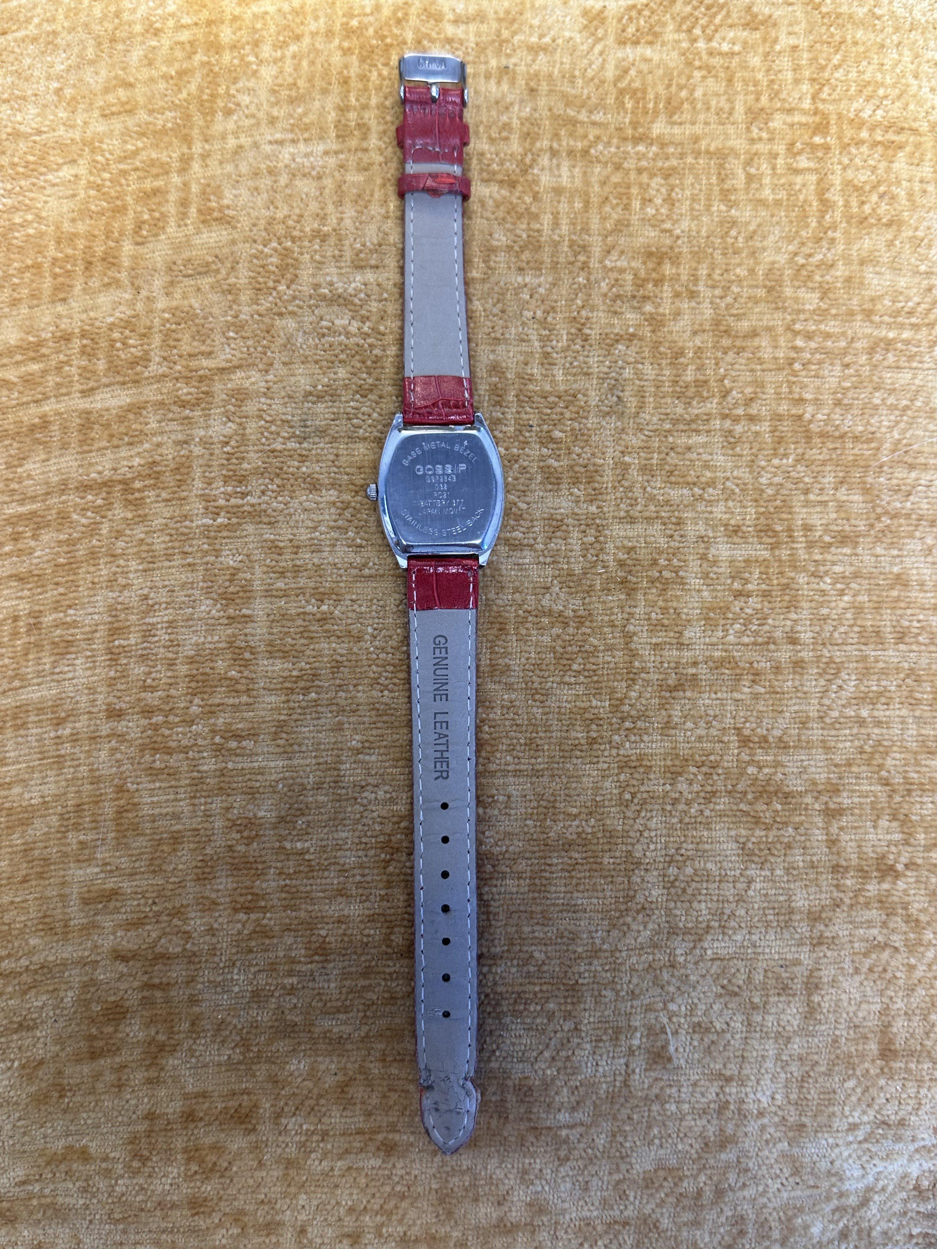 Gossip Tonneau Arabic Dial - angle 2