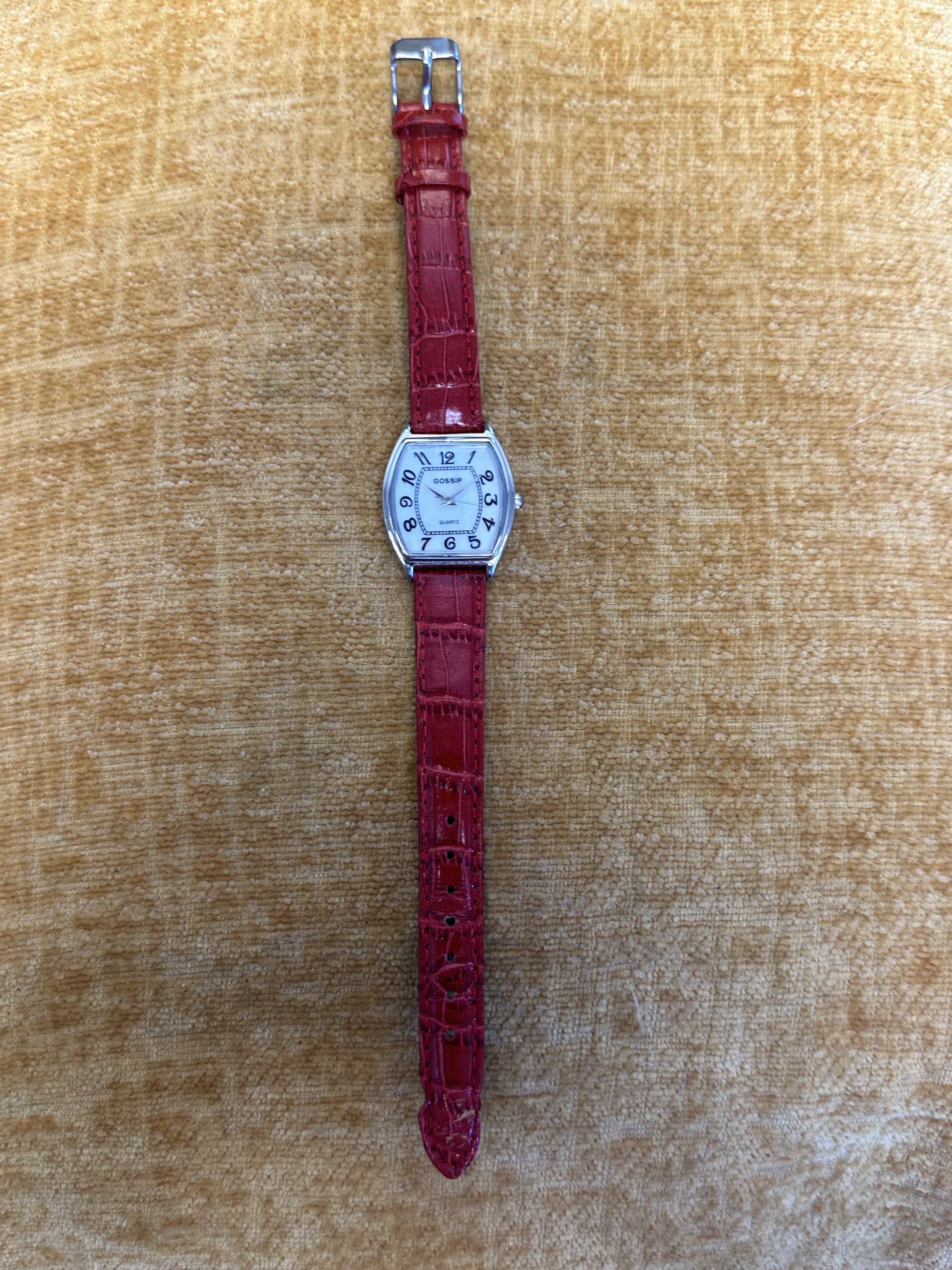 Gossip Tonneau Arabic Dial - angle 1