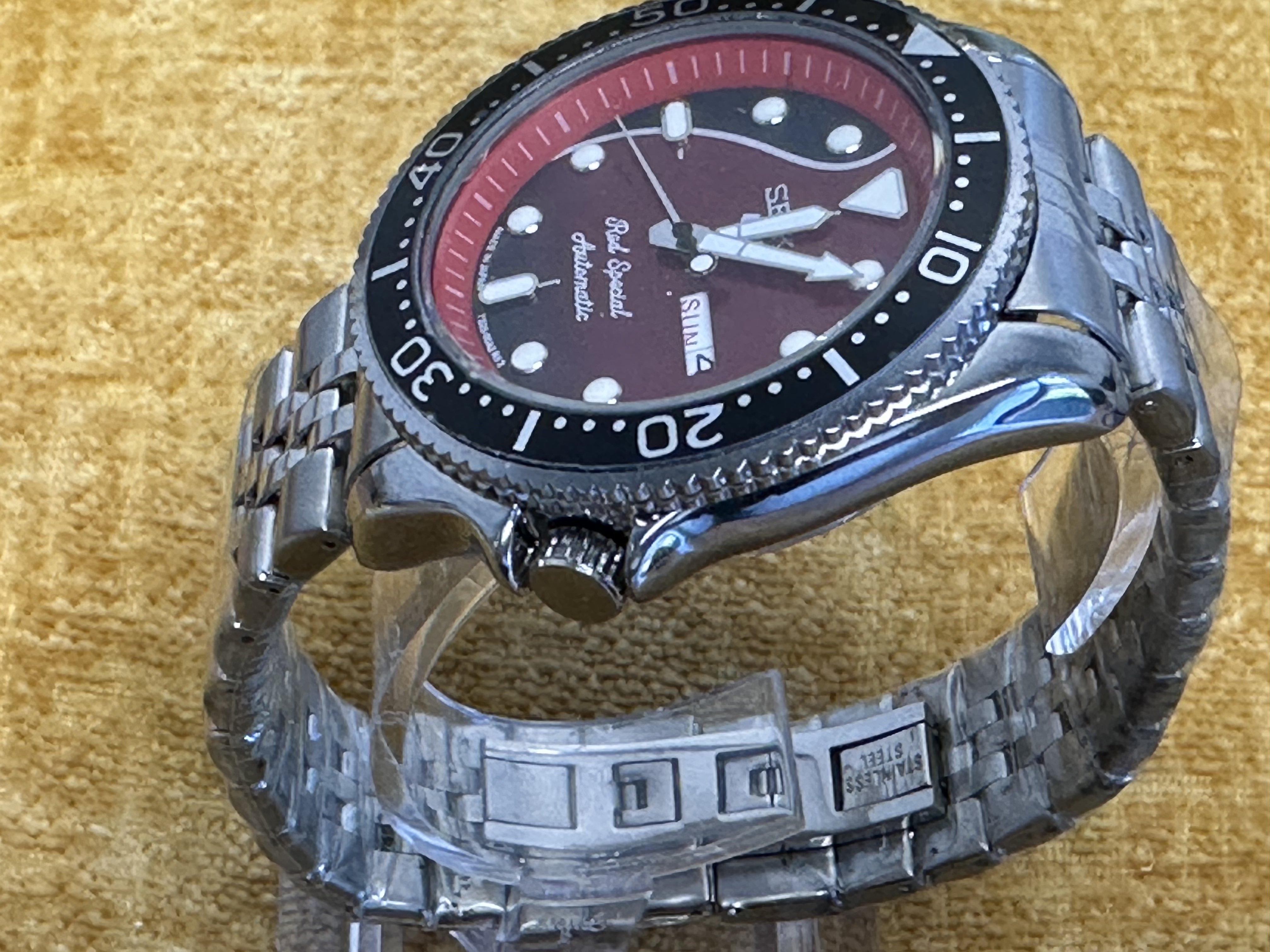 Seiko SKX-style 'Red Special' Automatic Diver - angle 2