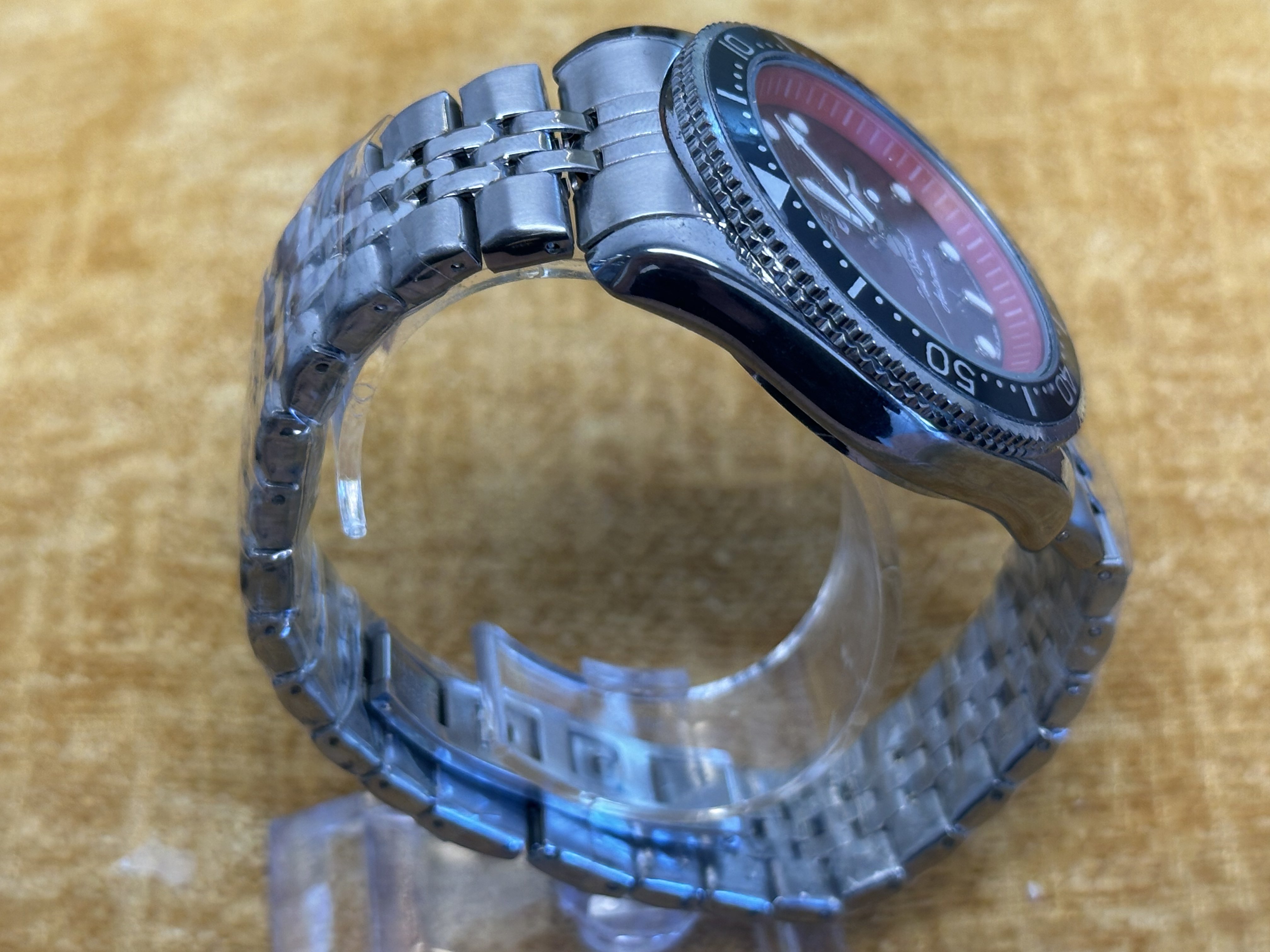 Seiko SKX-style 'Red Special' Automatic Diver - angle 3