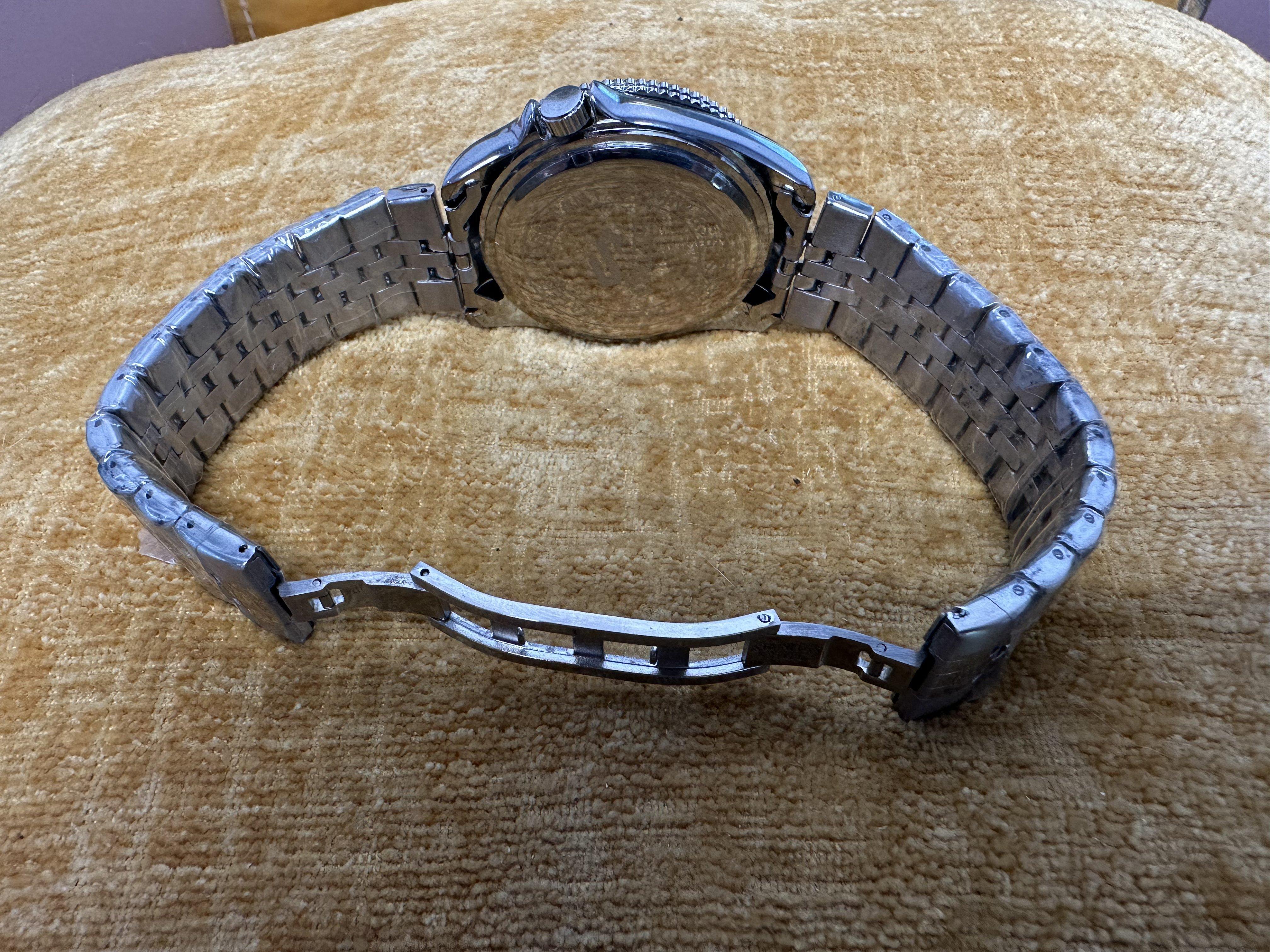 Seiko SKX-style 'Red Special' Automatic Diver - angle 4