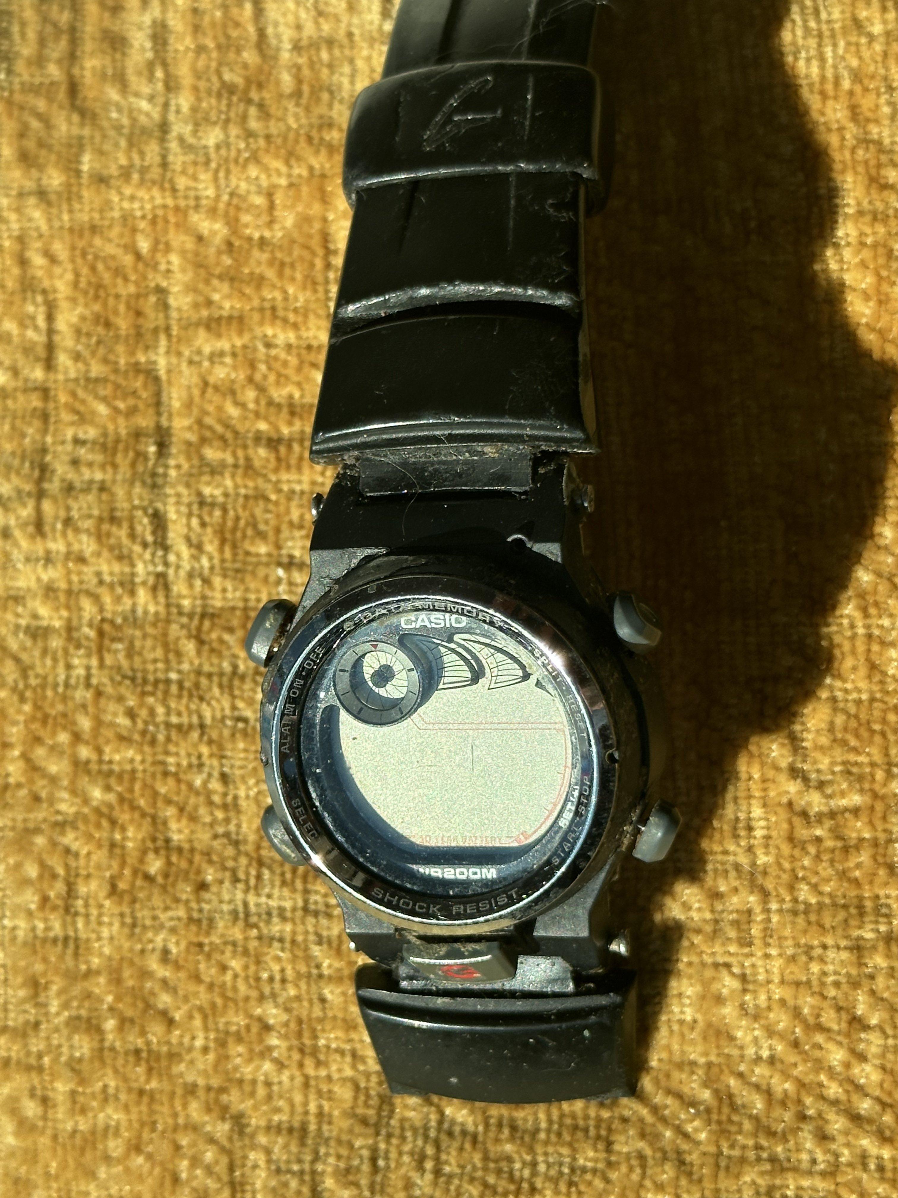 Casio G-Shock DW-9000 - angle 1