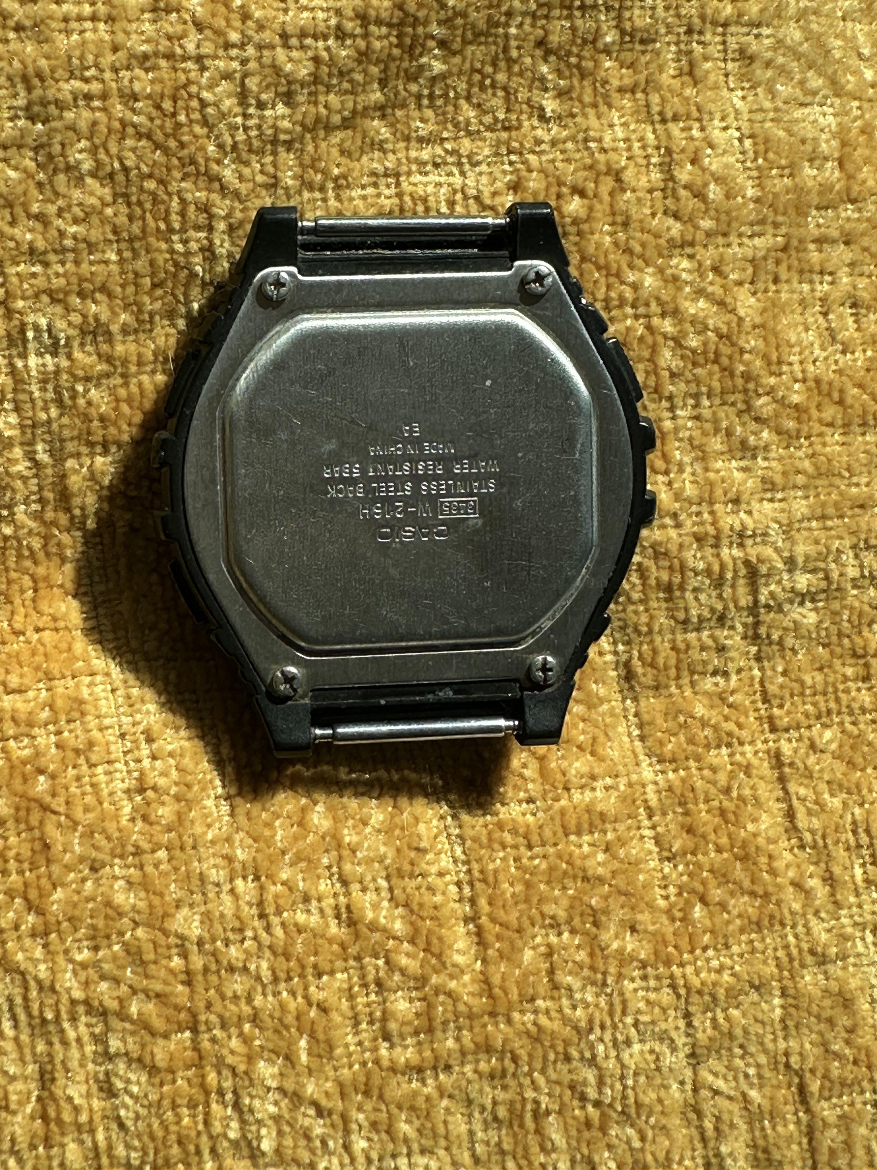 Casio W-215H - angle 2