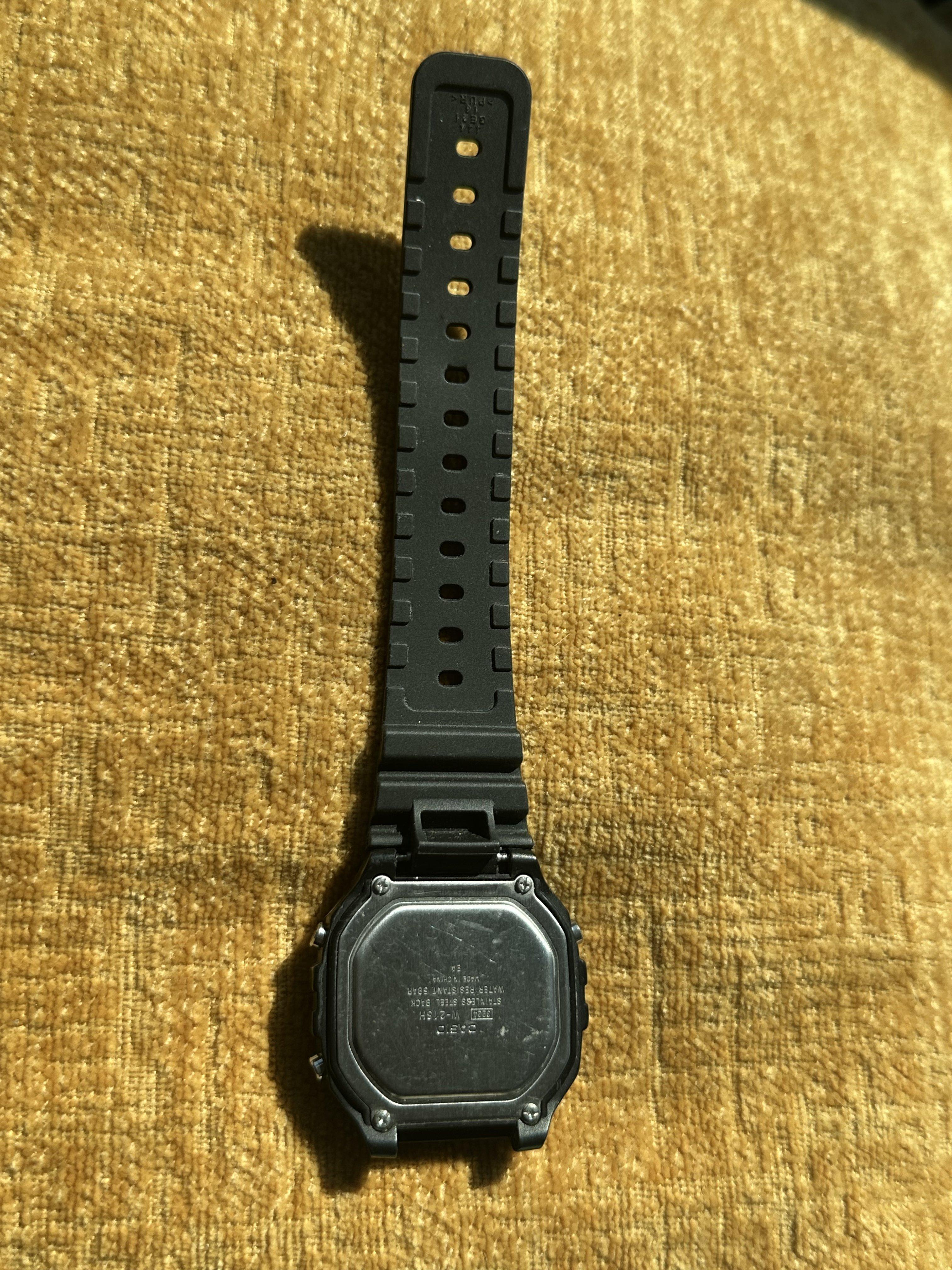 Casio W-215H - angle 1