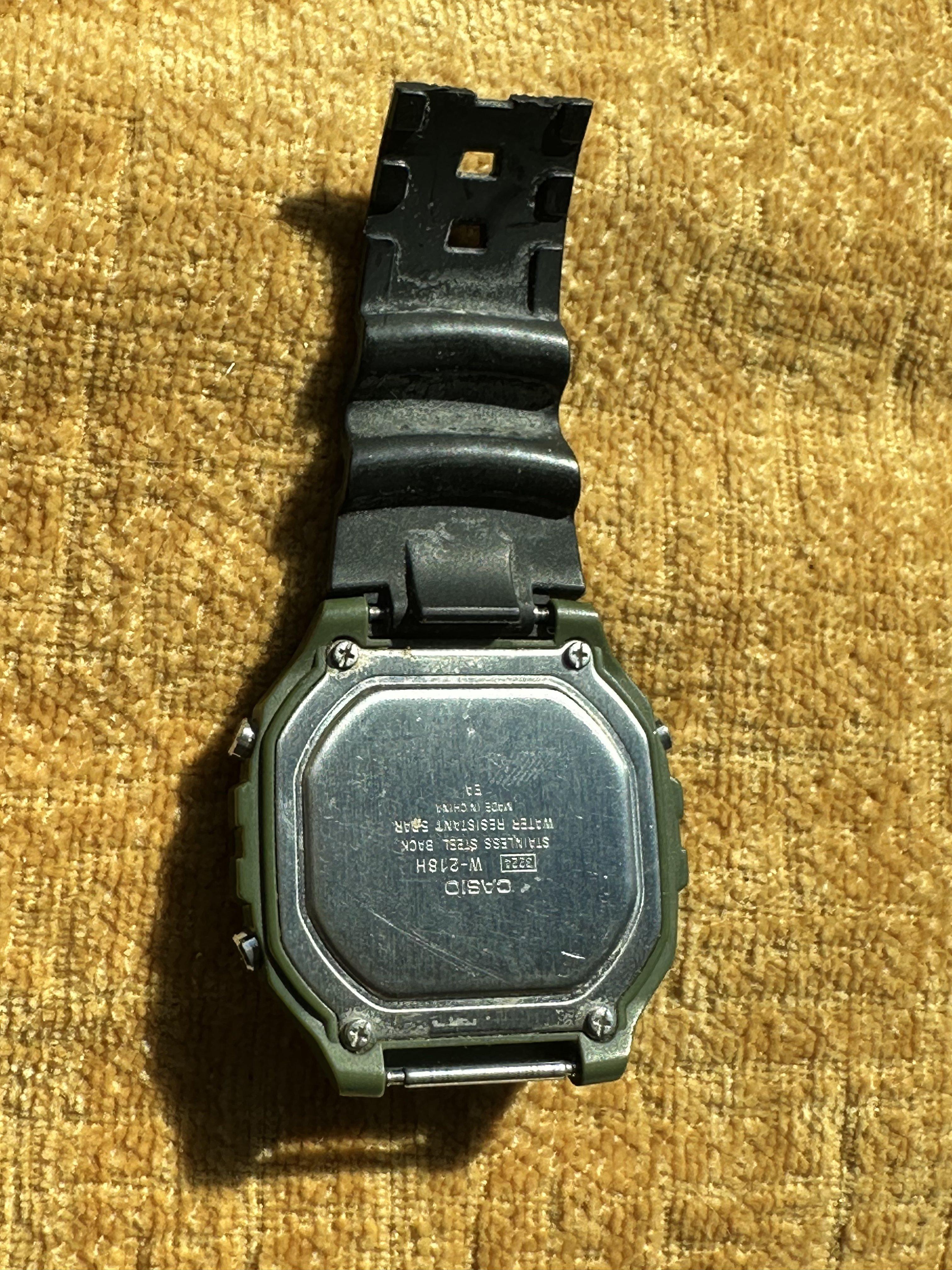 Casio W-215H - angle 2